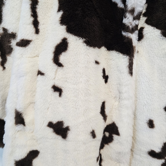 NWT Faux Fur Coat – Cow Print – Size L - Picture 10 of 11